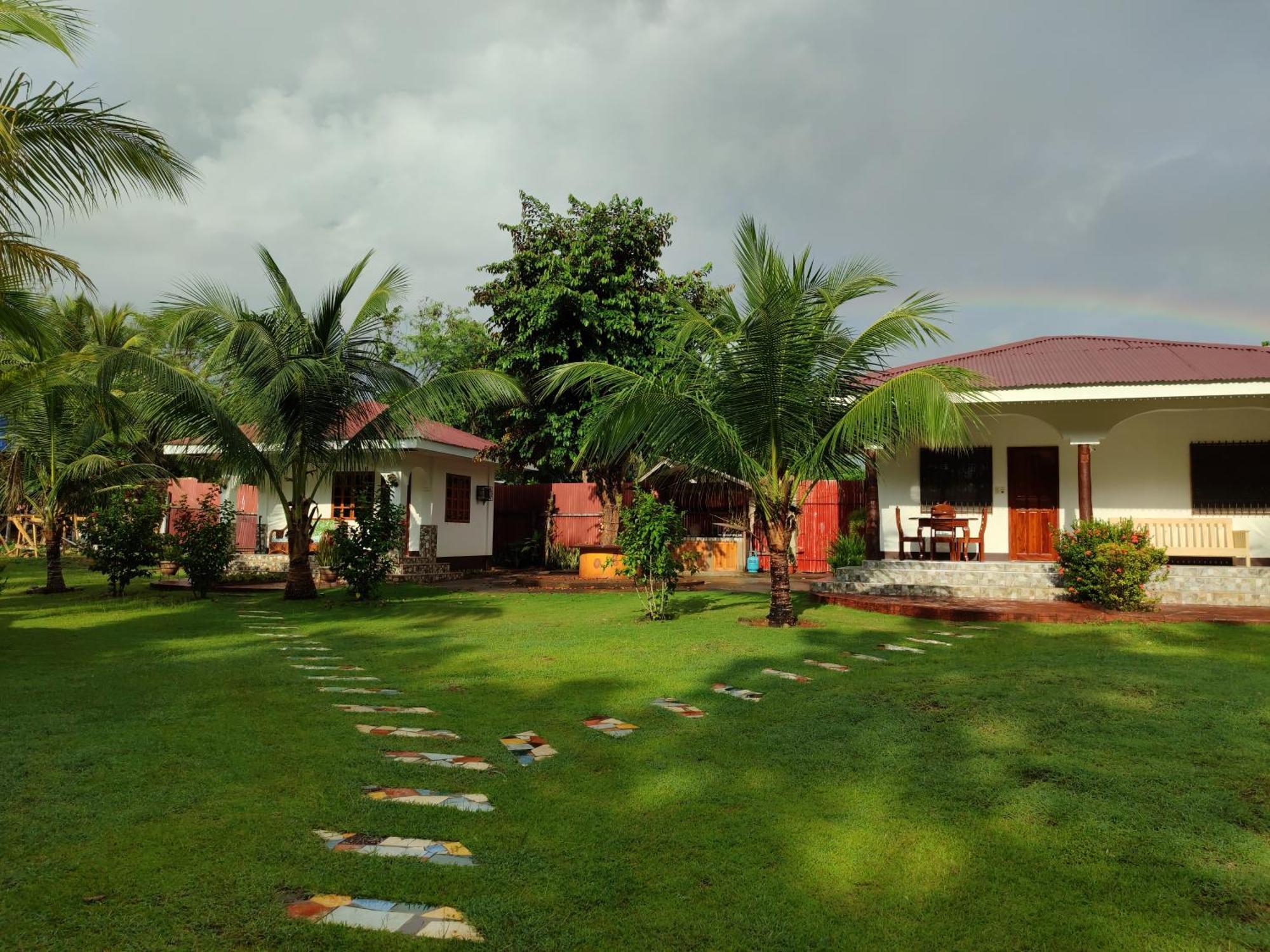 E&N Paradise Island Resort Siquijor Esterno foto