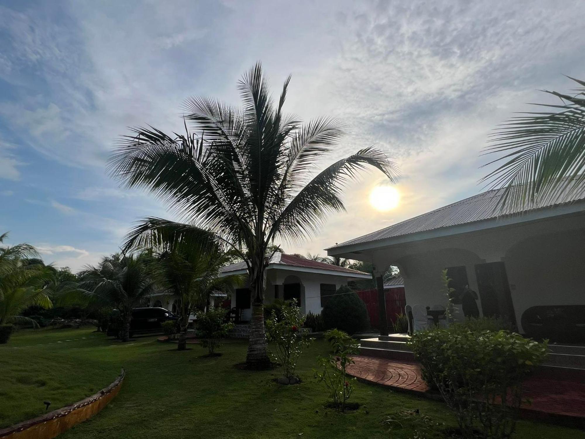 E&N Paradise Island Resort Siquijor Esterno foto